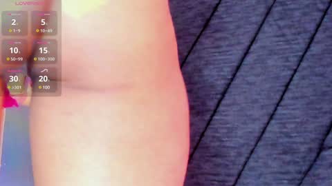 Snapshot of vivianne_scott chatting on January 14, 12:03 pm Vivi online show from January 14, 12:03 pm