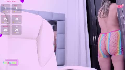 Snapshot of vivianne_scott chatting on February 22, 11:57 am Vivi online show from February 22, 11:57 am