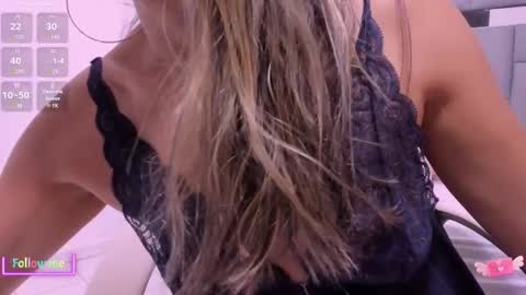 Snapshot of vivianne_scott chatting on March 8, 12:09 pm Vivi online show from March 8, 12:09 pm