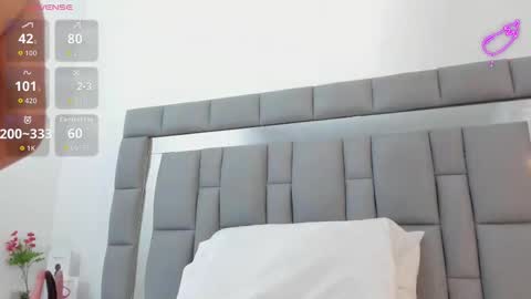 Snapshot of vivianne_scott chatting on September 16, 12:06 pm Vivi online show from September 16, 12:06 pm