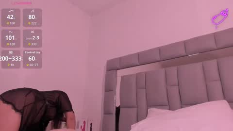 Snapshot of vivianne_scott chatting on September 22, 6:32 pm Vivi online show from September 22, 6:32 pm