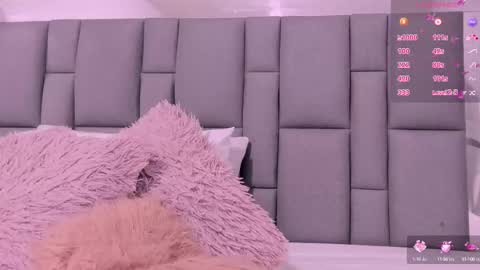 Snapshot of vivianne_scott chatting on October 11, 12:04 pm Vivi online show from October 11, 12:04 pm