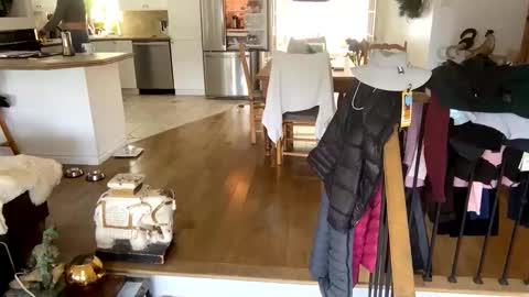 Vivlove online show from April 18, 5:39 pm