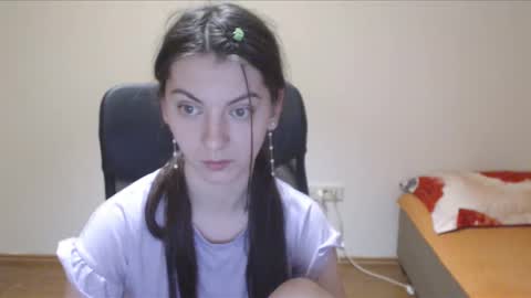 Snapshot of vivianngray chatting on December 6, 2:13 am Vivian Gray online show from December 6, 2:13 am