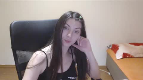 Snapshot of vivianngray chatting on December 11, 7:25 pm Vivian Gray online show from December 11, 7:25 pm