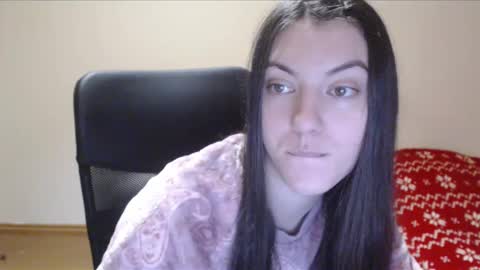 Snapshot of vivianngray chatting on December 19, 5:08 pm Vivian Gray online show from December 19, 5:08 pm