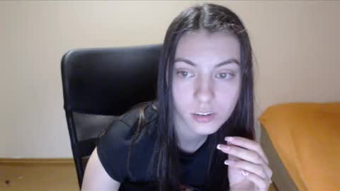 Snapshot of vivianngray chatting on December 21, 5:29 pm Vivian Gray online show from December 21, 5:29 pm