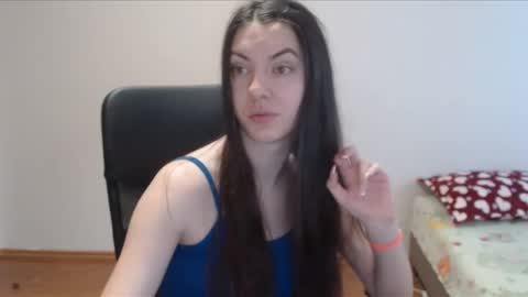 Snapshot of vivianngray chatting on January 1, 11:05 am Vivian Gray online show from January 1, 11:05 am