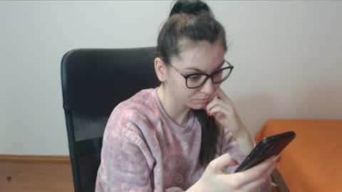 Snapshot of vivianngray chatting on February 4, 4:29 pm Vivian Gray online show from February 4, 4:29 pm