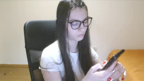 Snapshot of vivianngray chatting on February 9, 6:05 pm Vivian Gray online show from February 9, 6:05 pm