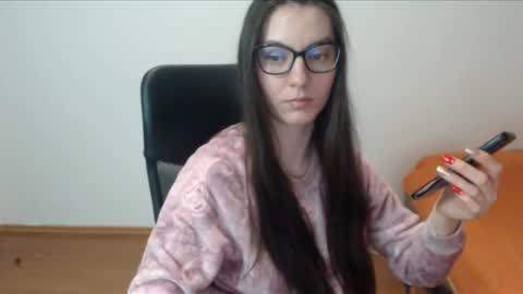 Snapshot of vivianngray chatting on February 18, 7:09 pm Vivian Gray online show from February 18, 7:09 pm