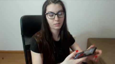 Snapshot of vivianngray chatting on March 12, 8:10 pm Vivian Gray online show from March 12, 8:10 pm