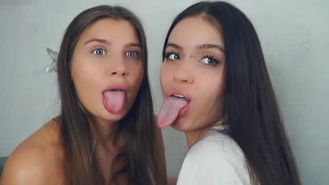 Nelly and Mari online show from December 22, 9:17 am