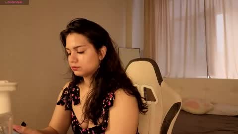 Snapshot of vivien_ross chatting on June 9, 12:55 am vivien_ross online show from June 9, 12:55 am