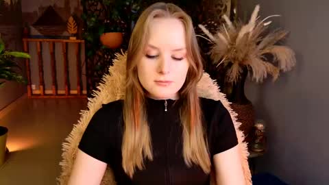 Vivien online show from May 15, 5:47 am