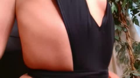 Snapshot of vivienneclement chatting on July 14, 4:56 pm Vivienne online show from July 14, 4:56 pm