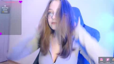 Snapshot of vivivivikkie chatting on December 3, 9:02 pm vivivivikkie online show from December 3, 9:02 pm