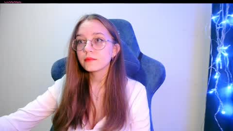 vivivivikkie online show from April 5, 8:50 pm