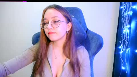 Snapshot of vivivivikkie chatting on April 25, 8:50 pm vivivivikkie online show from April 25, 8:50 pm