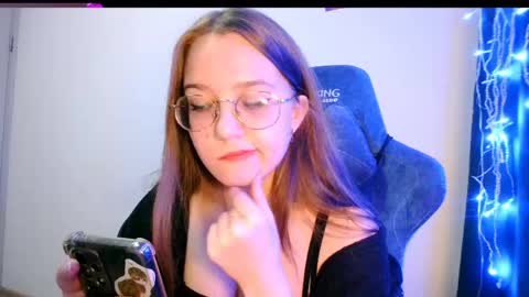 Snapshot of vivivivikkie chatting on April 26, 8:50 pm vivivivikkie online show from April 26, 8:50 pm