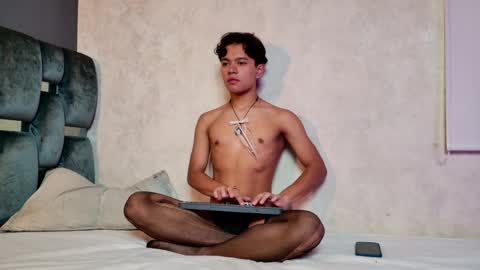 vix_hot online show from May 2, 7:41 pm