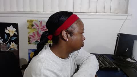 Snapshot of vixenfyre chatting on December 9, 1:29 am Vixen Fyre online show from December 9, 1:29 am