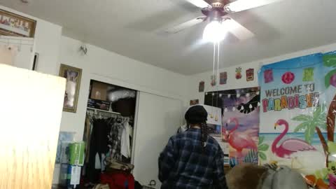 Snapshot of vixenfyre chatting on February 20, 4:07 am Vixen Fyre online show from February 20, 4:07 am