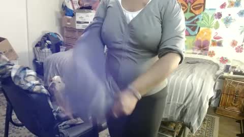 Snapshot of vixenfyre chatting on February 23, 2:18 am Vixen Fyre online show from February 23, 2:18 am