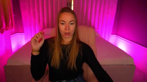 Snapshot of vixenmuse chatting on October 14, 12:17 pm Ur Lady online show from October 14, 12:17 pm