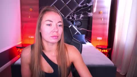 Snapshot of vixenmuse chatting on October 16, 7:20 am Ur Lady online show from October 16, 7:20 am