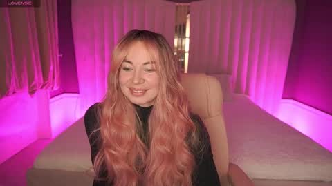 Snapshot of vixenmuse chatting on October 23, 8:07 pm Ur Lady online show from October 23, 8:07 pm