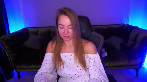 Snapshot of vixenmuse chatting on November 6, 8:54 pm Ur Lady online show from November 6, 8:54 pm