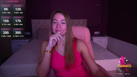 Snapshot of vixenmuse chatting on December 1, 8:47 pm Ur Lady online show from December 1, 8:47 pm