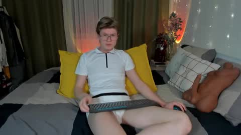 Snapshot of vlad_ggvldd chatting on February 5, 5:09 pm Vlad Dinovich online show from February 5, 5:09 pm