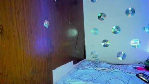 Snapshot of vodkilapurple chatting on December 22, 3:44 am ASHLEY independent model online show from December 22, 3:44 am