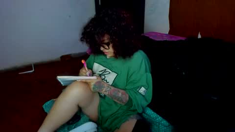 Snapshot of vodkilapurple chatting on February 21, 12:17 pm ASHLEY independent model online show from February 21, 12:17 pm