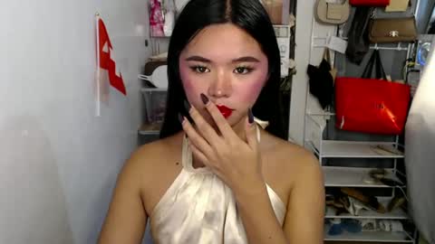 Snapshot of voganmarie chatting on June 28, 1:28 pm voganmarie online show from June 28, 1:28 pm
