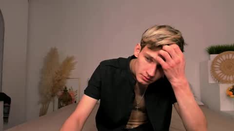 Snapshot of volan_starts chatting on February 6, 4:06 am Dan online show from February 6, 4:06 am