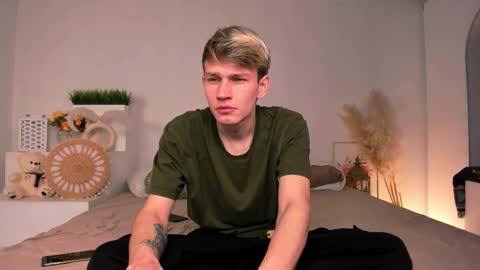 Snapshot of volan_starts chatting on February 15, 4:09 am Dan online show from February 15, 4:09 am