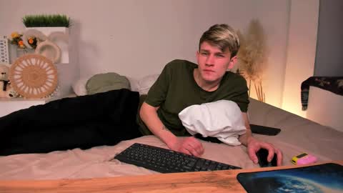 Snapshot of volan_starts chatting on February 15, 7:51 am Dan online show from February 15, 7:51 am