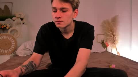 Snapshot of volan_starts chatting on February 25, 12:04 pm Dan online show from February 25, 12:04 pm