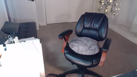 Snapshot of vonbixxx chatting on February 19, 5:16 am Von B online show from February 19, 5:16 am