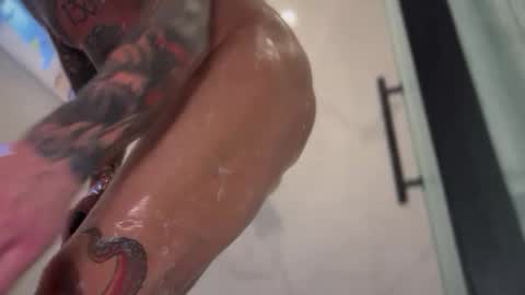 Snapshot of vonbixxx chatting on February 20, 7:45 am Von B online show from February 20, 7:45 am