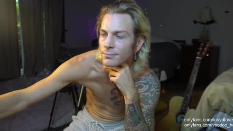 Snapshot of voodoo_hd chatting on October 2, 2:29 am Voodoo and Lucy online show from October 2, 2:29 am