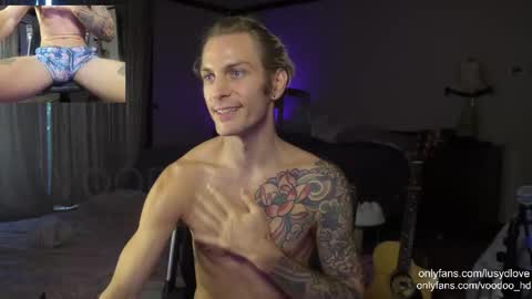 Snapshot of voodoo_hd chatting on October 10, 2:43 am Voodoo and Lucy online show from October 10, 2:43 am