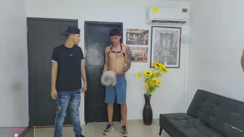 Snapshot of voyeurism_guys chatting on May 31, 10:11 pm voyeurism_guys online show from May 31, 10:11 pm