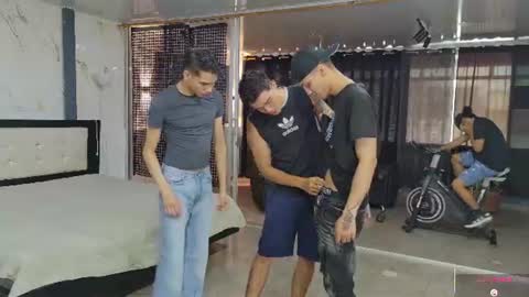 voyeurism_guys online show from June 15, 10:34 pm