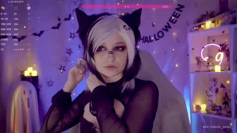 vronnier online show from October 31, 7:04 pm