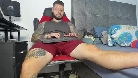 Snapshot of vyxen_ chatting on February 3, 8:36 pm vyxen_ online show from February 3, 8:36 pm