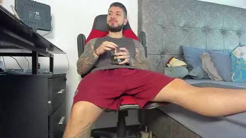 Snapshot of vyxen_ chatting on February 4, 12:22 pm vyxen_ online show from February 4, 12:22 pm